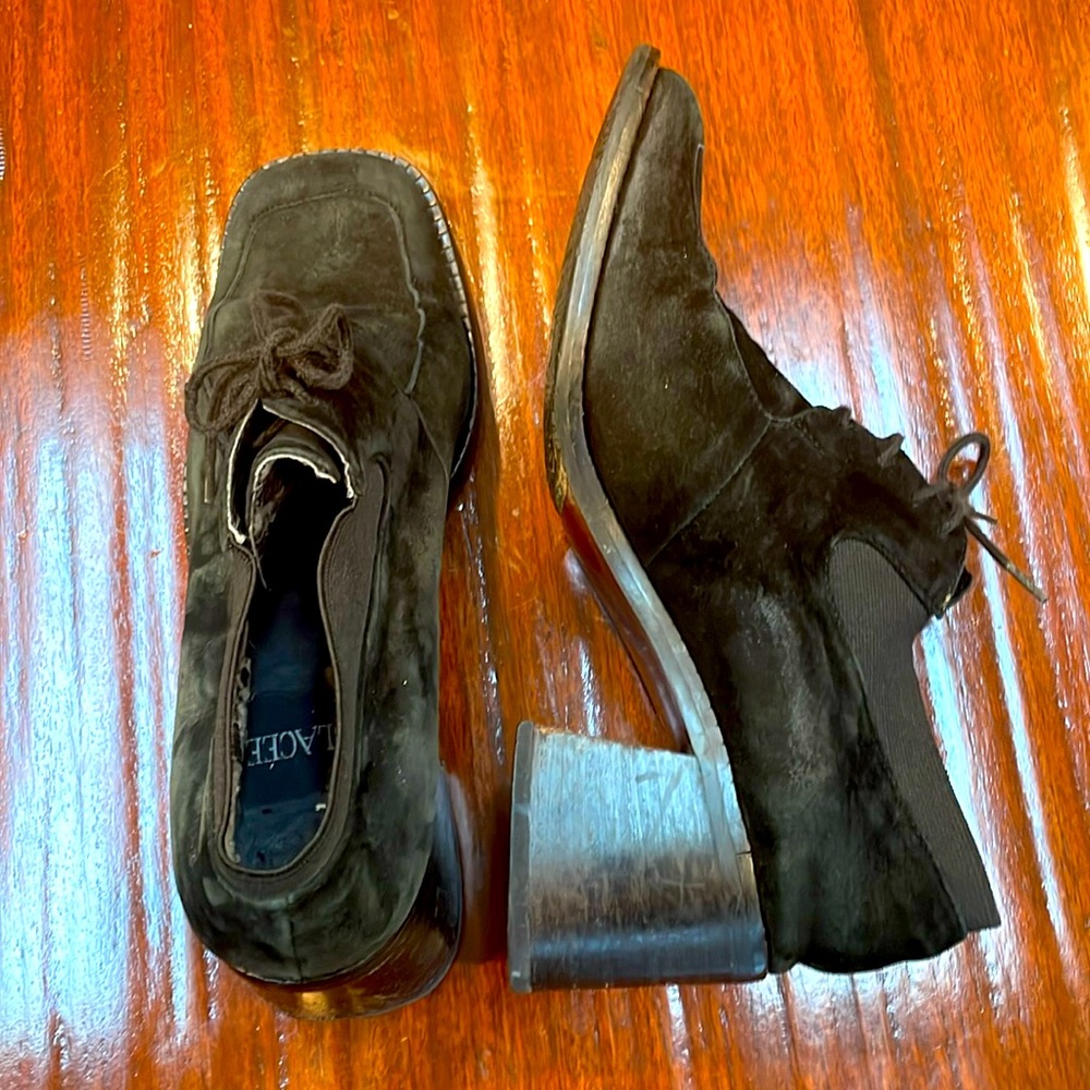 Vintage suede lace up platform oxfords. Chunky heel. Size 7